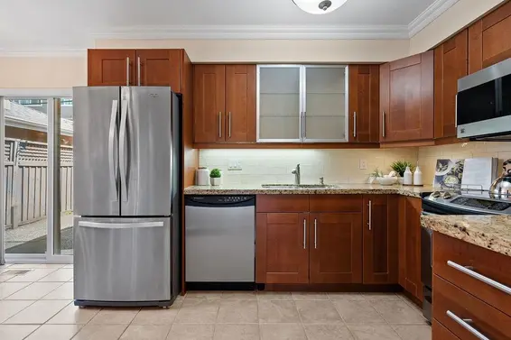 1 230 East Keith Road, North Vancouver For Sale - image 7