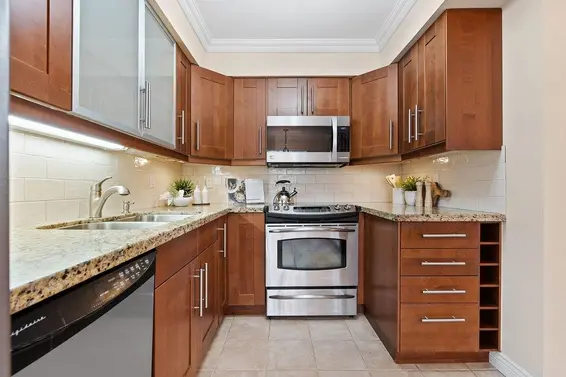 1 230 East Keith Road, North Vancouver For Sale - image 9
