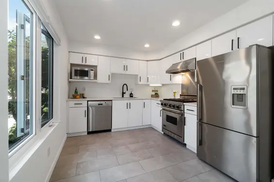 1583 Bowser Avenue, North Vancouver For Sale - image 11