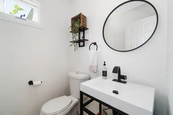 1583 Bowser Avenue, North Vancouver For Sale - image 33