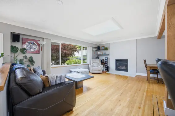 944 Tollcross Road, North Vancouver For Sale - image 10