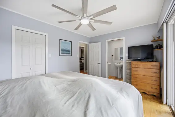 944 Tollcross Road, North Vancouver For Sale - image 14