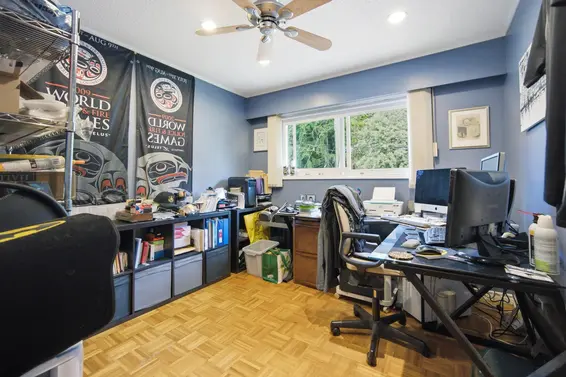 944 Tollcross Road, North Vancouver For Sale - image 16