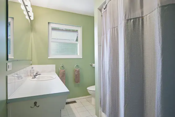 944 Tollcross Road, North Vancouver For Sale - image 17