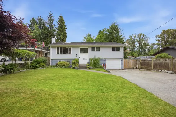 944 Tollcross Road, North Vancouver For Sale - image 2