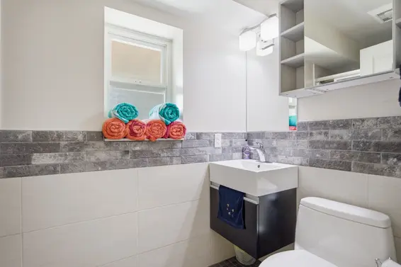 944 Tollcross Road, North Vancouver For Sale - image 30