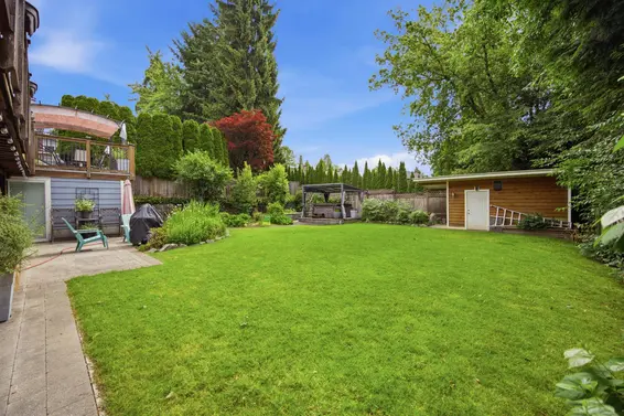 944 Tollcross Road, North Vancouver For Sale - image 33