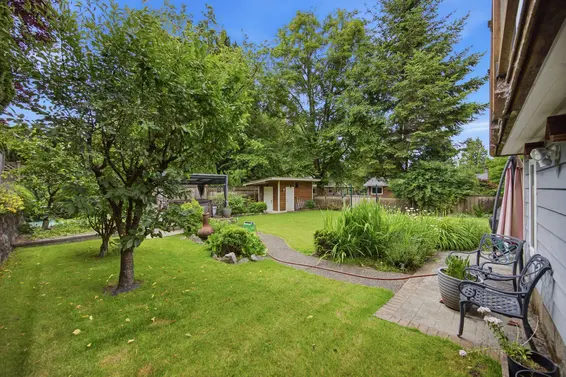 944 Tollcross Road, North Vancouver For Sale - image 35