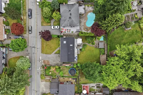 944 Tollcross Road, North Vancouver For Sale - image 37