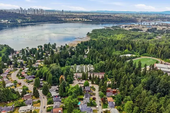 944 Tollcross Road, North Vancouver For Sale - image 38