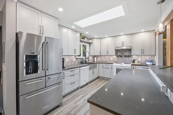 944 Tollcross Road, North Vancouver For Sale - image 4