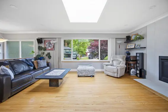 944 Tollcross Road, North Vancouver For Sale - image 9