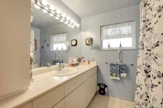 203 East 26th Street, North Vancouver For Sale - image 17