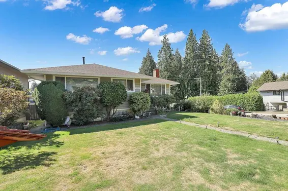 203 East 26th Street, North Vancouver For Sale - image 2