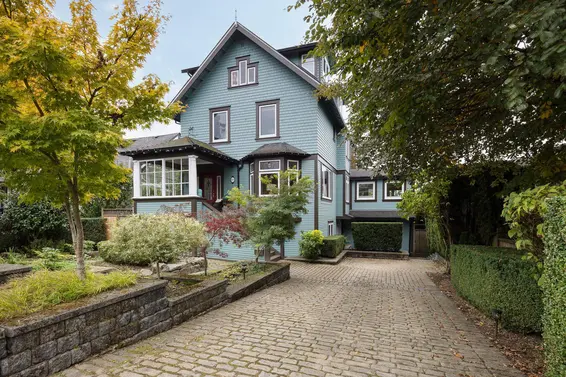 529 East 11th Street, North Vancouver For Sale - image 2