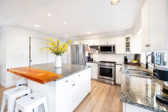 4198 Sunset Boulevard, North Vancouver For Sale - image 16