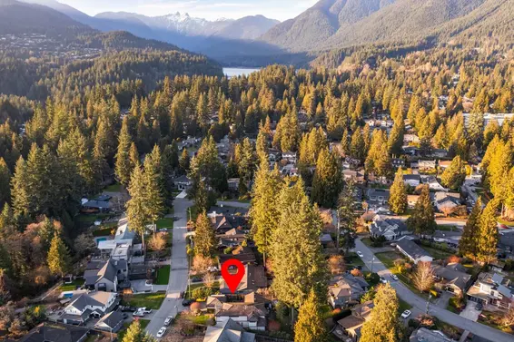 4198 Sunset Boulevard, North Vancouver For Sale - image 3