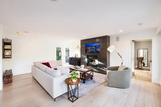 4198 Sunset Boulevard, North Vancouver For Sale - image 6