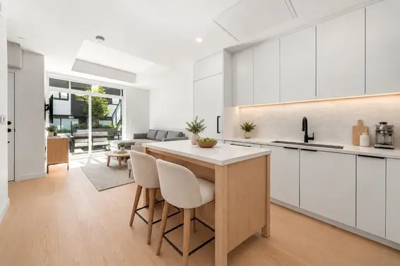 127 650 East 2nd Street, North Vancouver