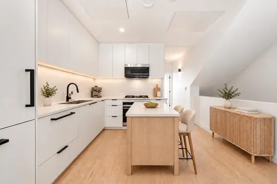 127 650 East 2nd Street, North Vancouver For Sale - image 3