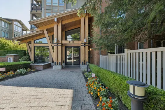 203 1111 East 27th Street, North Vancouver