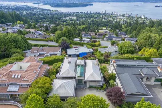 1572 Chippendale Court, West Vancouver For Sale - image 2
