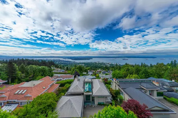 1572 Chippendale Court, West Vancouver For Sale - image 3