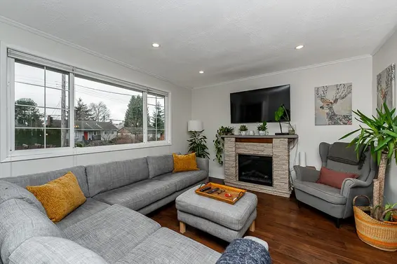 328 East 16th Street, North Vancouver For Sale - image 3