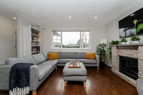 328 East 16th Street, North Vancouver For Sale - image 4