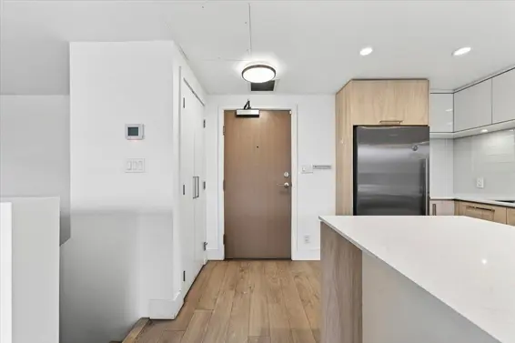 610 680 Seylynn Crescent, North Vancouver For Sale - image 2