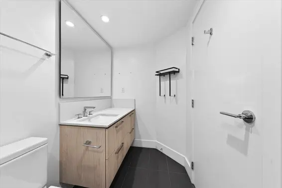 610 680 Seylynn Crescent, North Vancouver For Sale - image 22