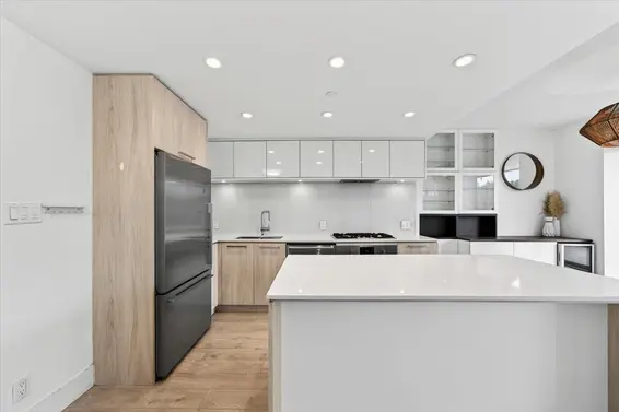 610 680 Seylynn Crescent, North Vancouver For Sale - image 4