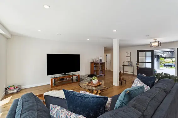 3061 Bewicke Avenue, North Vancouver For Sale - image 28