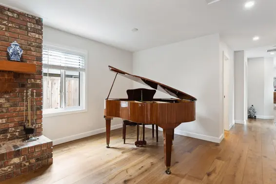 3061 Bewicke Avenue, North Vancouver For Sale - image 32