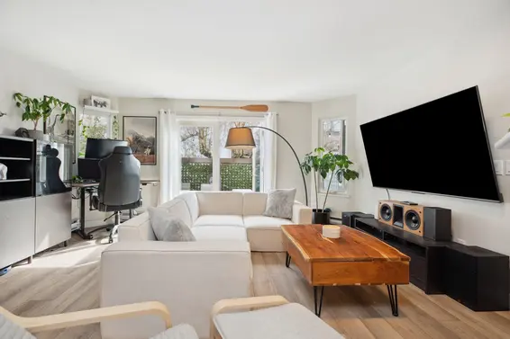 102 1535 Chesterfield Avenue, North Vancouver For Sale - image 2
