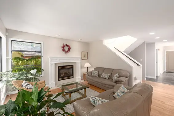 4132 Virginia Crescent, North Vancouver For Sale - image 16
