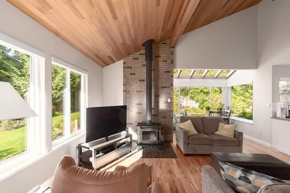 4132 Virginia Crescent, North Vancouver For Sale - image 2