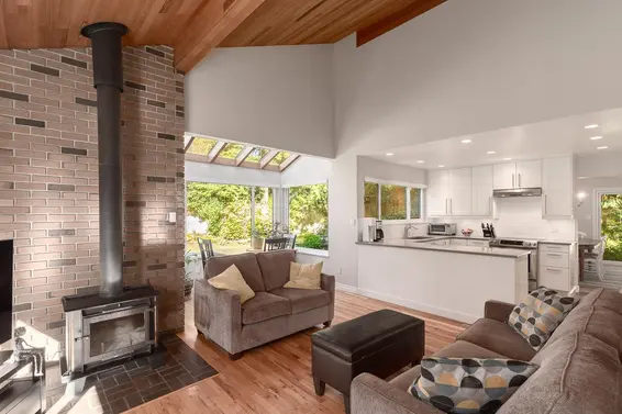 4132 Virginia Crescent, North Vancouver For Sale - image 3