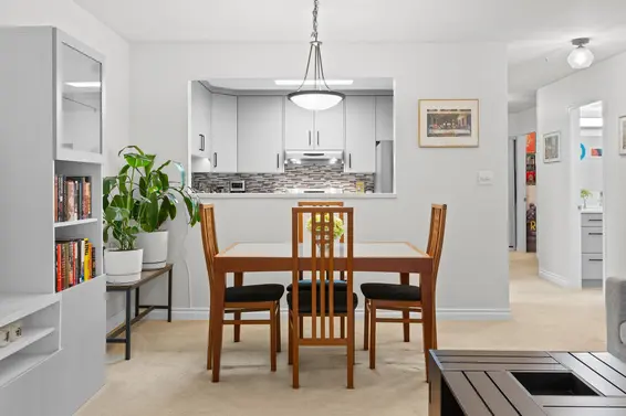 411 1000 Bowron Court, North Vancouver