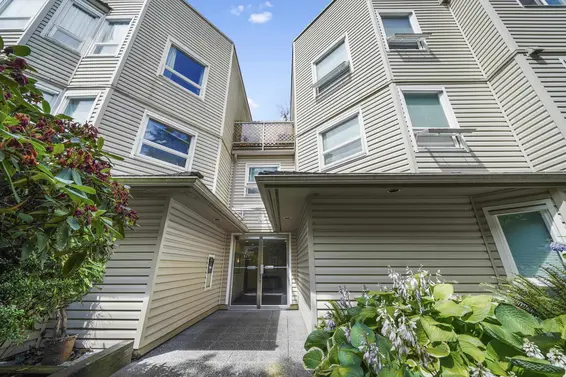 302 827 West 16 Street, North Vancouver