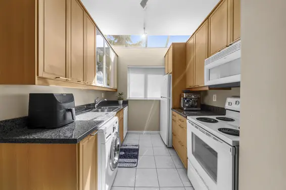 302 827 West 16 Street, North Vancouver For Sale - image 11