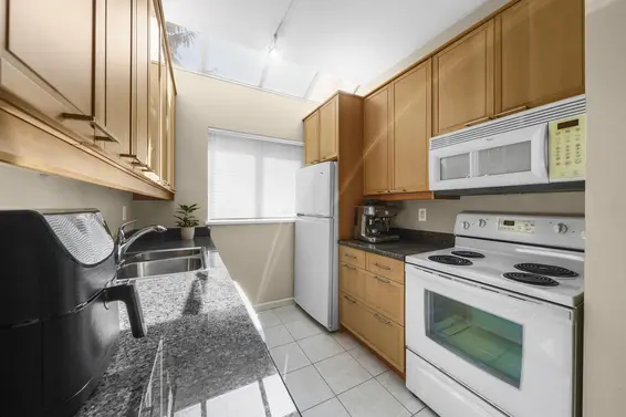 302 827 West 16 Street, North Vancouver For Sale - image 12