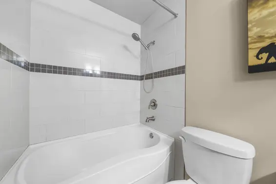 302 827 West 16 Street, North Vancouver For Sale - image 6