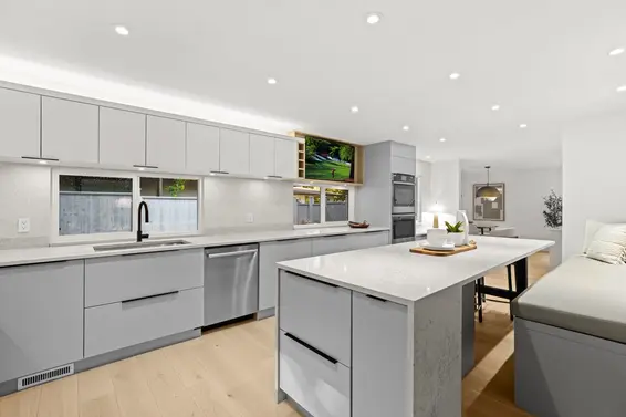 5540 Marine Drive, West Vancouver For Sale - image 10