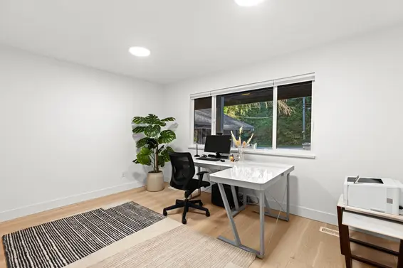 5540 Marine Drive, West Vancouver For Sale - image 14