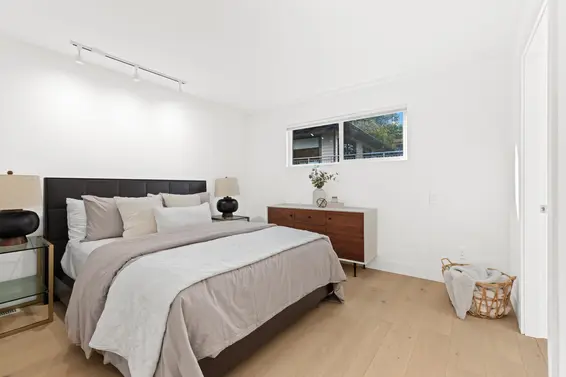 5540 Marine Drive, West Vancouver For Sale - image 19