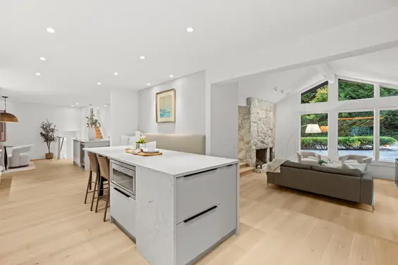 5540 Marine Drive, West Vancouver For Sale - image 9