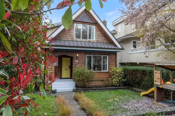 261 East 4th Street, North Vancouver For Sale - image 2