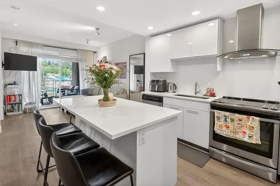 423 723 West 3rd Street, North Vancouver For Sale - image 6