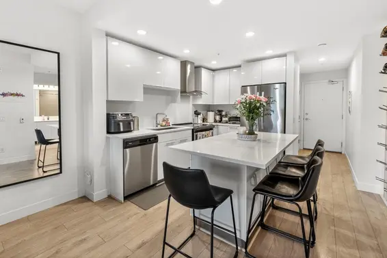423 723 West 3rd Street, North Vancouver For Sale - image 8